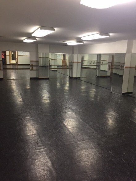 More Photos Of 1910 Washington Valley Rd, Martinsville Storefront Retail Office For Sale