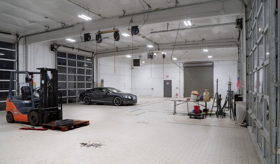 More Photos Of 1492 Burlcrest Dr, Medford Warehouse For Sale