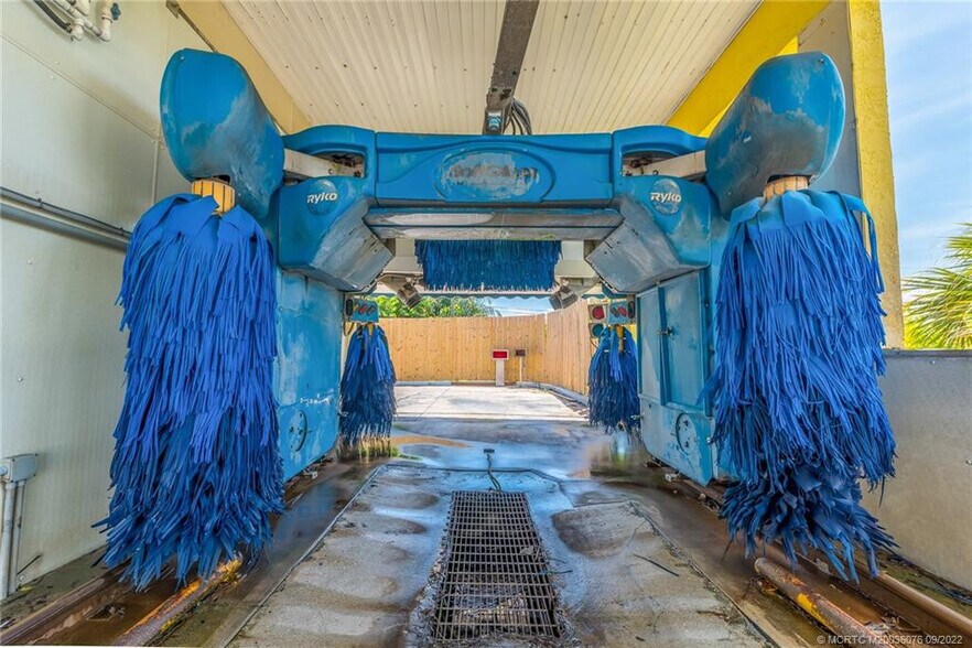 More Photos Of 1630 NE Jensen Beach Blvd, Jensen Beach Carwash For Sale