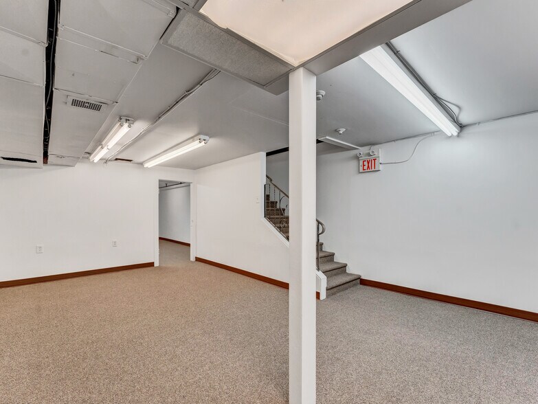 More Photos Of 622 3 St SE, Medicine Hat General Retail For Lease