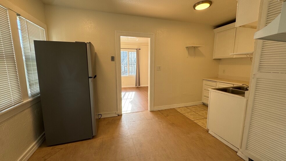 More Photos Of 7300-7302 Ney Ave, Oakland Apartments For Sale