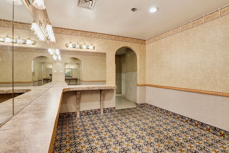 More Photos Of 505 Jermor Ln, Westminster Restaurant For Lease