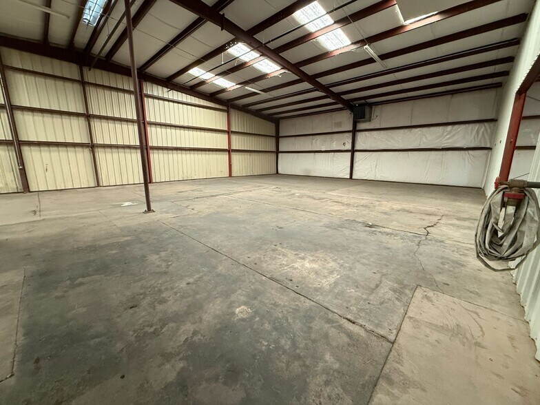 More Photos Of 100 E 9th St, Douglas Warehouse For Sale