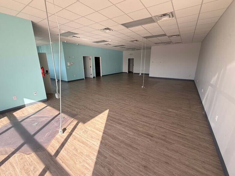 More Photos Of 3466 McCullough Blvd, Belden Storefront For Lease