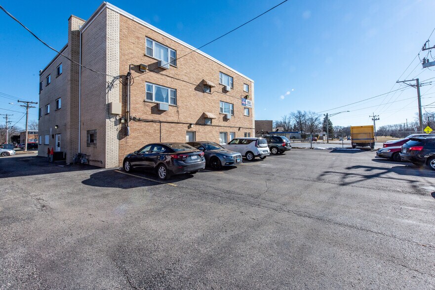 More Photos Of 2052 Western Ave, Waukegan Storefront For Lease