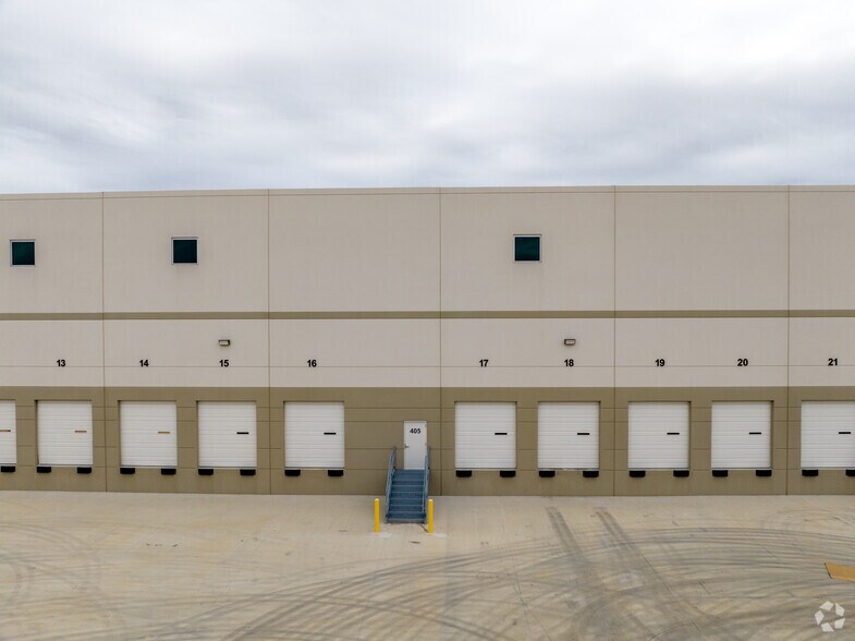 More Photos Of 17750 Lookout Rd, Schertz Unknown For Lease