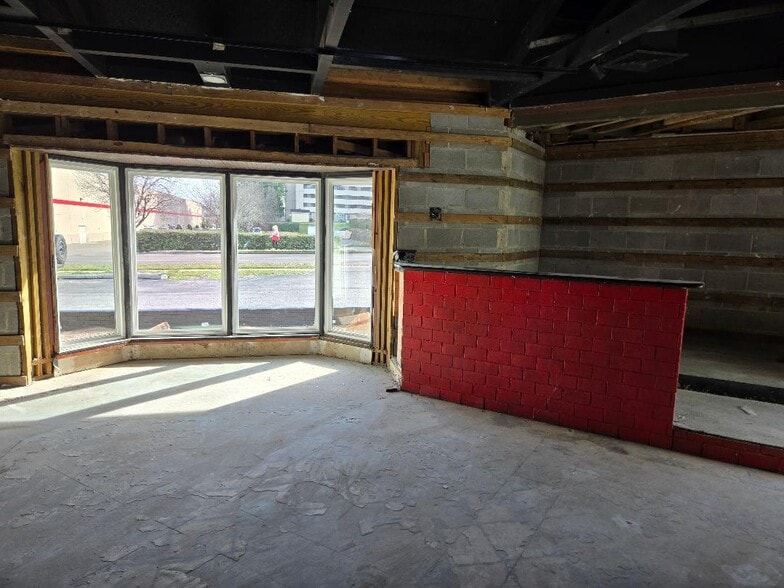 More Photos Of 2020 Country Club Ave NW, Huntsville Restaurant For Sale