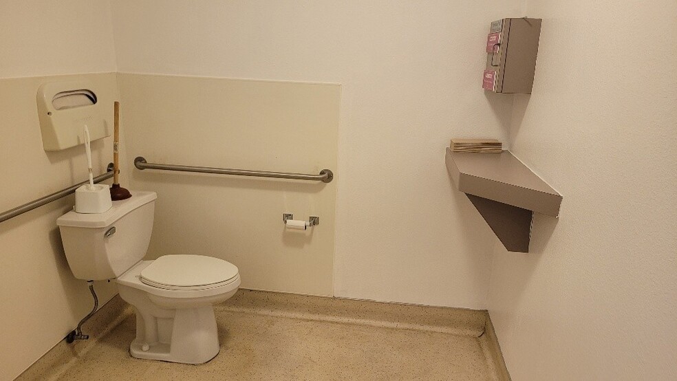 More Photos Of 2322 Butano Dr, Sacramento Medical For Lease
