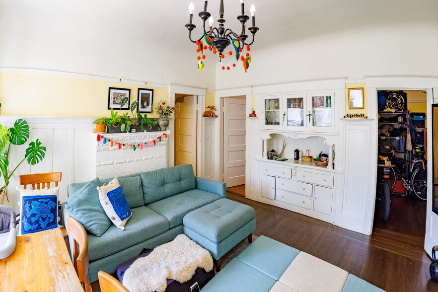 More Photos Of 667 10th St, Oakland Apartments For Sale