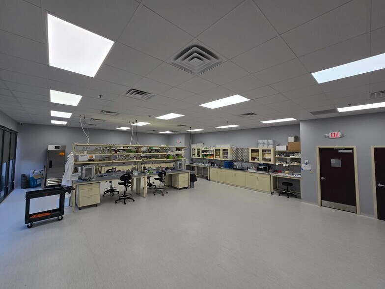 More Photos Of 5700 Highlands Pky SE, Smyrna Light Distribution For Lease