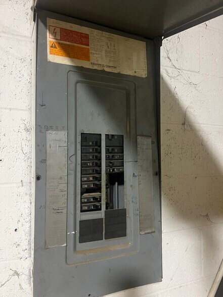 More Photos Of 1505-1507 W 18th St, Merced Warehouse For Lease
