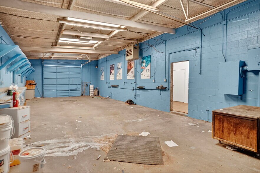 More Photos Of 2201 E 8th St, Odessa Office For Sale