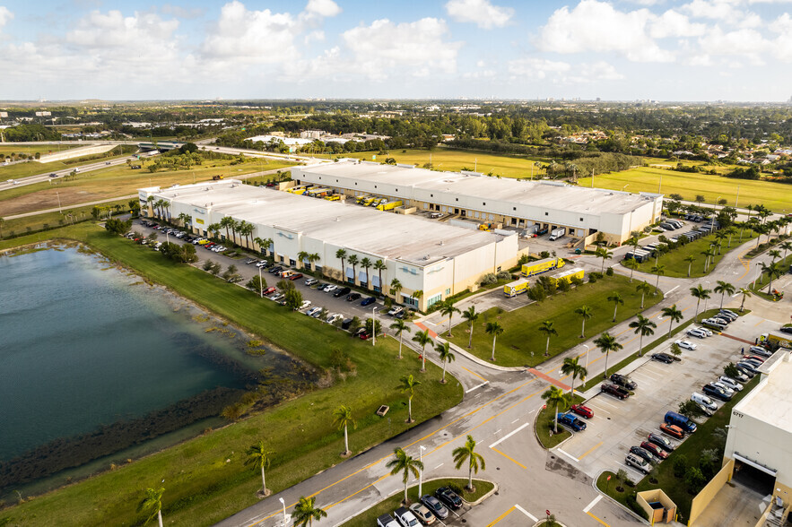 More Photos Of 1333 N Jog Rd, West Palm Beach Distribution For Lease