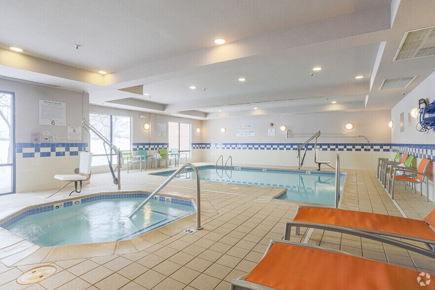 More Photos Of 1520 Mount Garfield Rd, Norton Shores Hotel For Sale