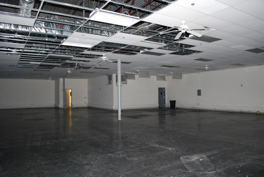 More Photos Of 5055 Austell Rd, Austell Storefront For Lease