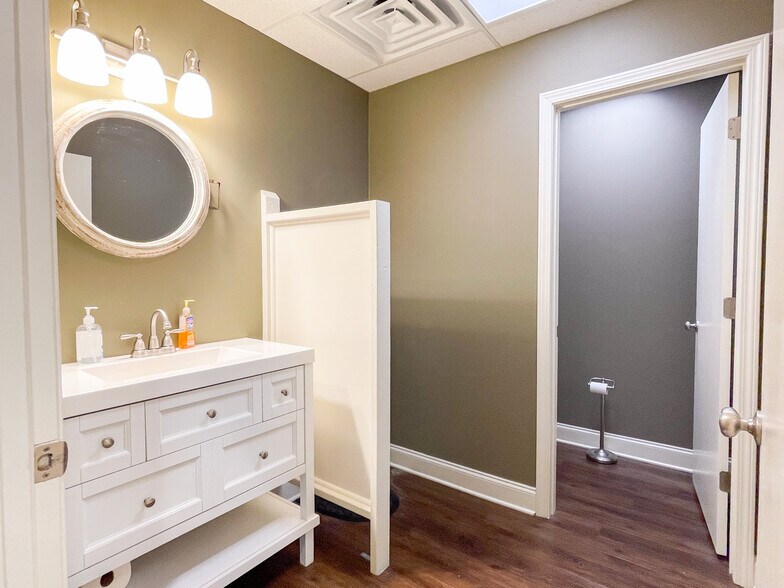 More Photos Of 11224 Boardwalk Dr, Baton Rouge Freestanding For Sale