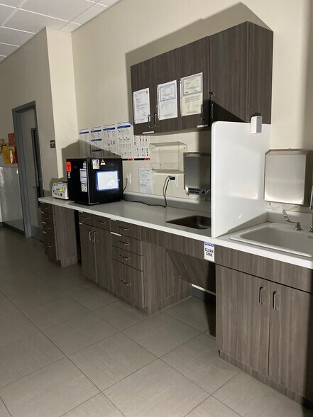 More Photos Of 4300-4302 Fairmont Pky, Pasadena Unknown For Lease