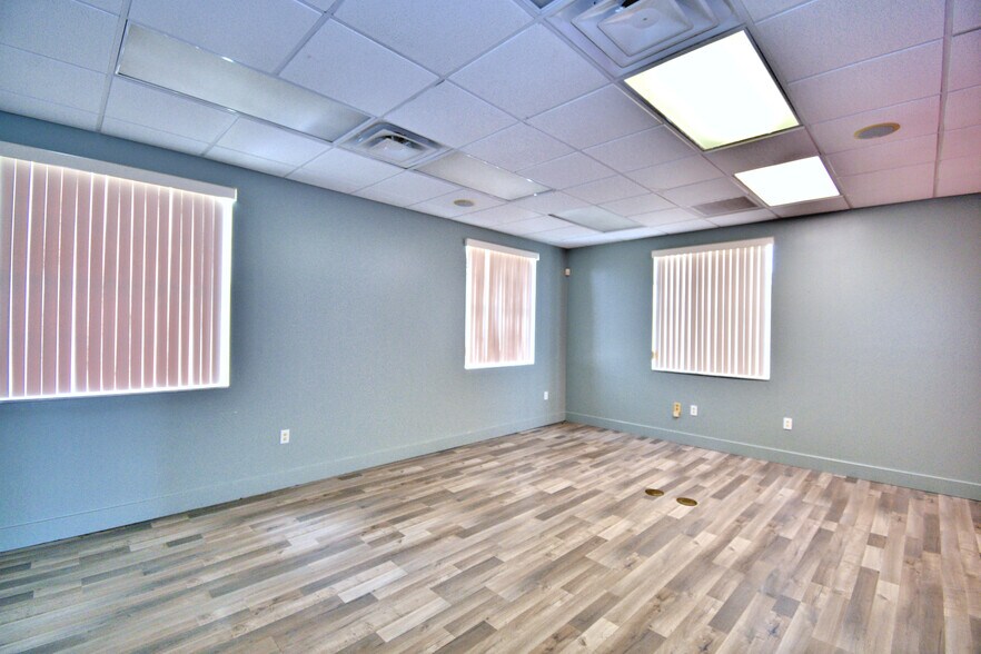 More Photos Of 43344 Highway 27, Davenport Coworking Space