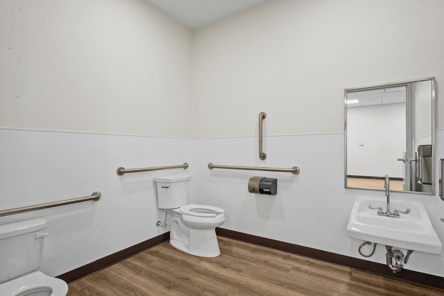 More Photos Of 7610 Mineral Point Rd, Madison Daycare Center For Lease