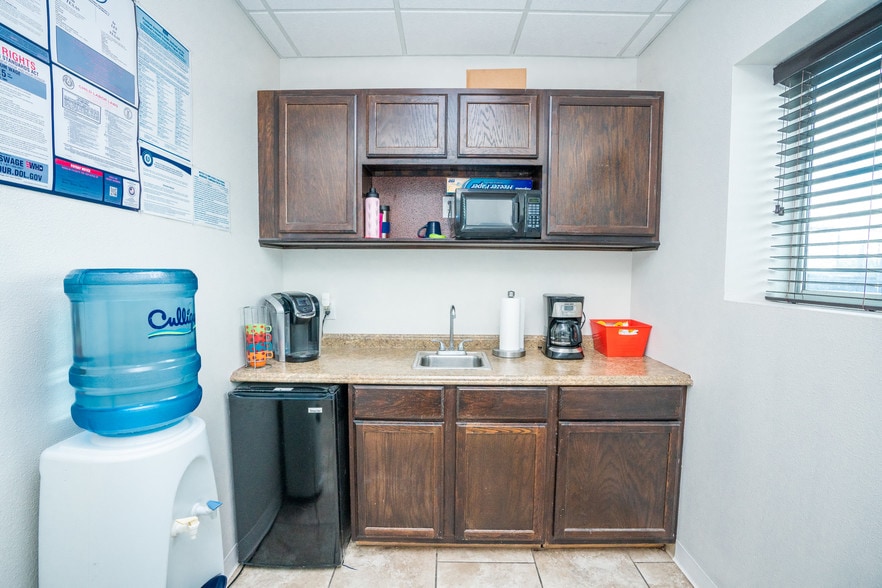More Photos Of 6342 Harwick Dr, Corpus Christi Service For Lease