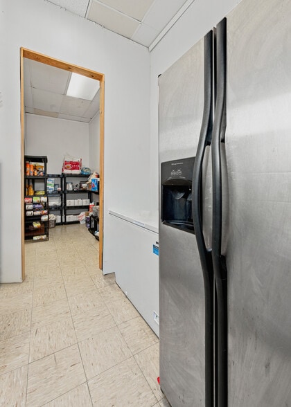 More Photos Of 20 Town Sq, Greenwood Health Club For Sale