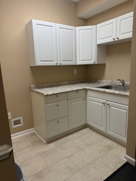 More Photos Of 157 Commons Way, Greenville Office For Sale