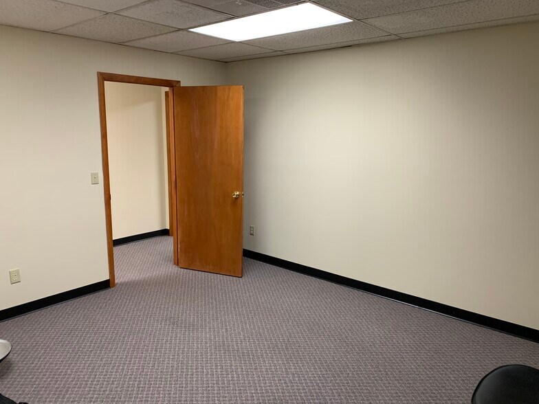 More Photos Of 55 S Progress Ave, Harrisburg Office For Sale