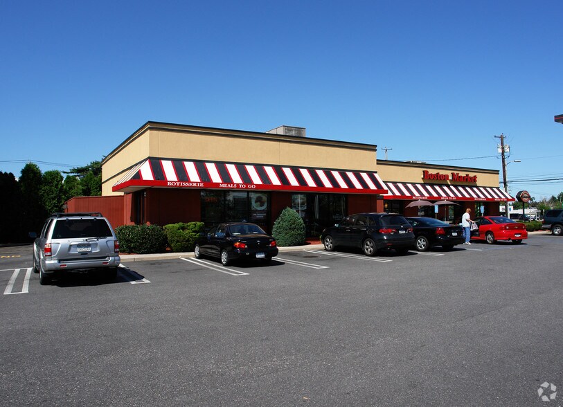 More Photos Of 100 N Broadway Mall, Hicksville Restaurant For Lease