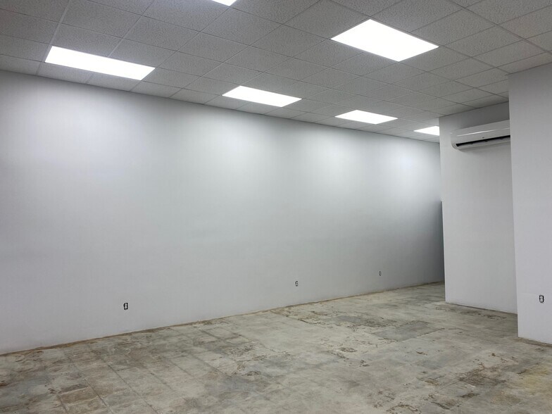 More Photos Of 5840 Amboy Rd, Staten Island General Retail For Lease