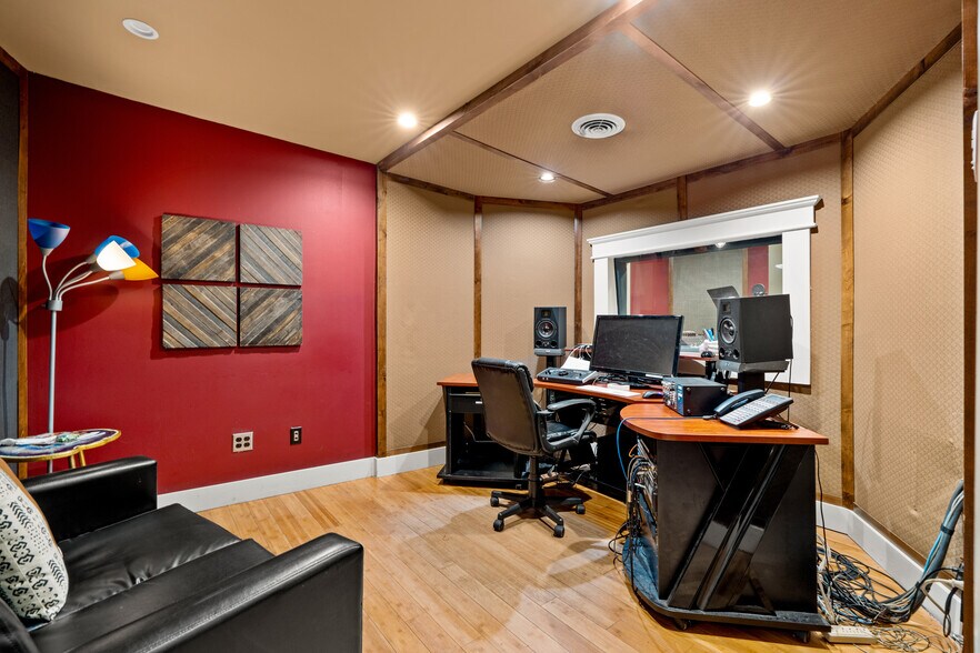 More Photos Of 2908 Epperly Dr, Del City Loft Creative Space For Sale