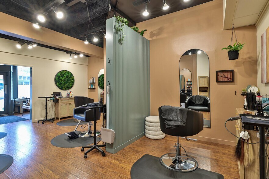 More Photos Of 2039 Madison Rd, Cincinnati Storefront Retail Office For Sale
