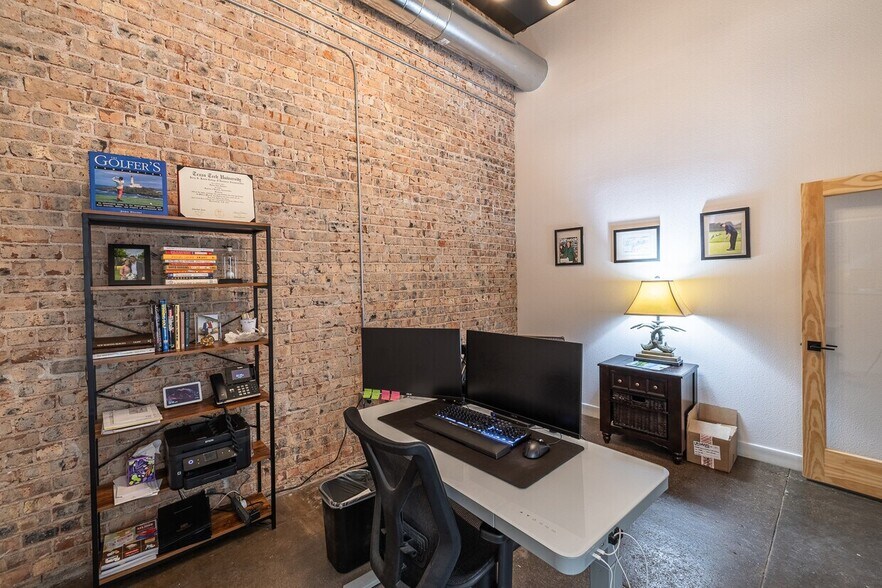 More Photos Of 611 Broadway, Lubbock Storefront For Sale