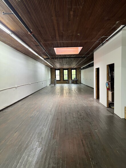More Photos Of 712 S Austin Ave, Georgetown Storefront Retail Office For Sale