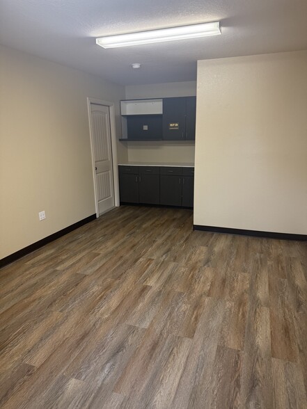 More Photos Of 1815 Dickinson Ave, Dickinson Warehouse For Lease