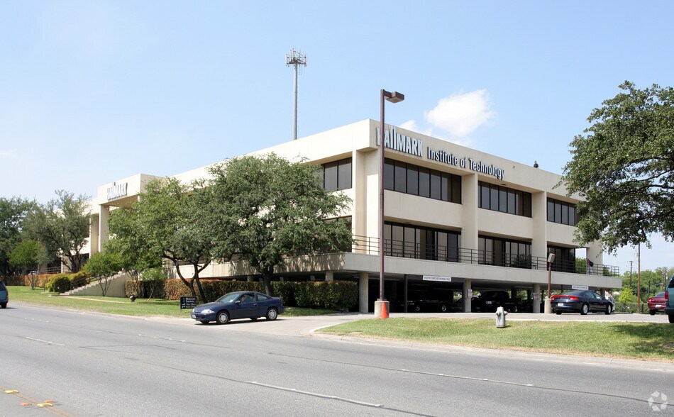 More Photos Of 10401 W IH-10, San Antonio Coworking Space