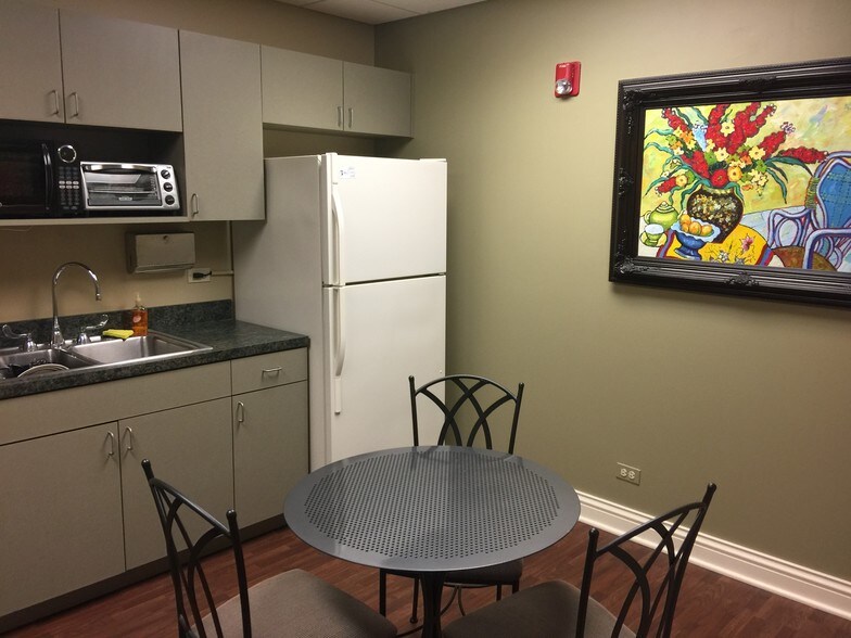 More Photos Of 6 E Saint Charles Rd, Lombard Medical For Sale