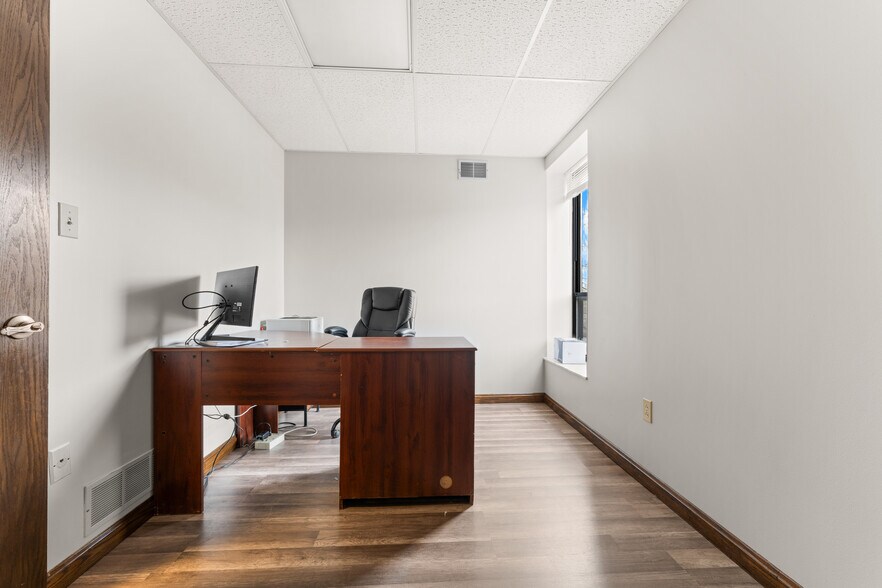 More Photos Of 600 Commerce Dr, Coraopolis Office Residential For Sale