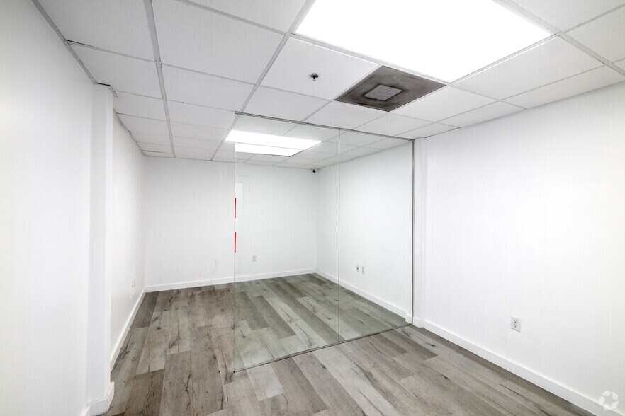 More Photos Of 5240-5260 NW 167th St, Miami Gardens Warehouse For Lease