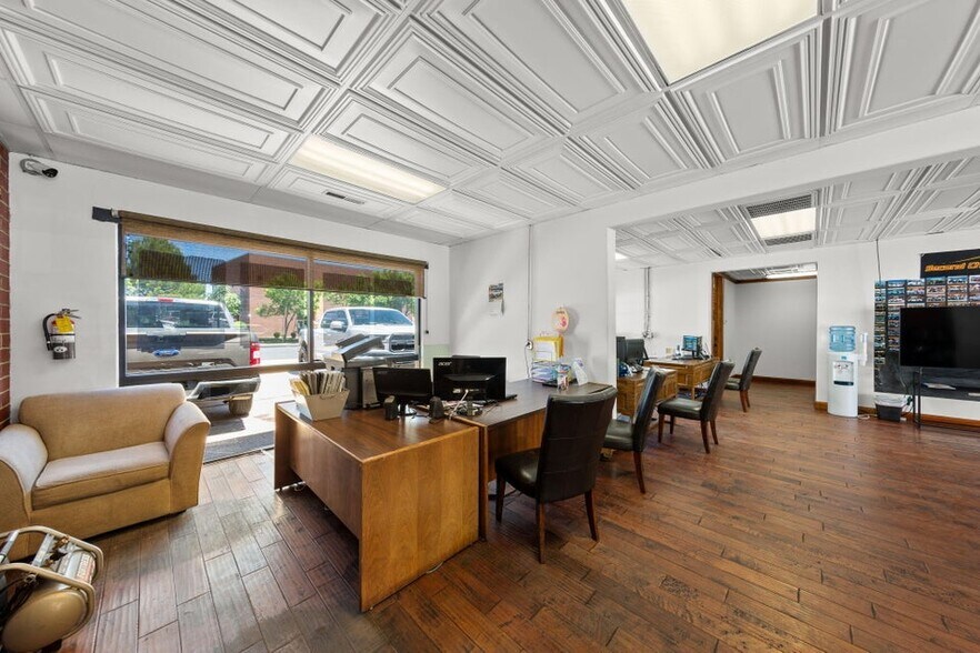 More Photos Of 222 N Bluff St, St George General Retail For Sale