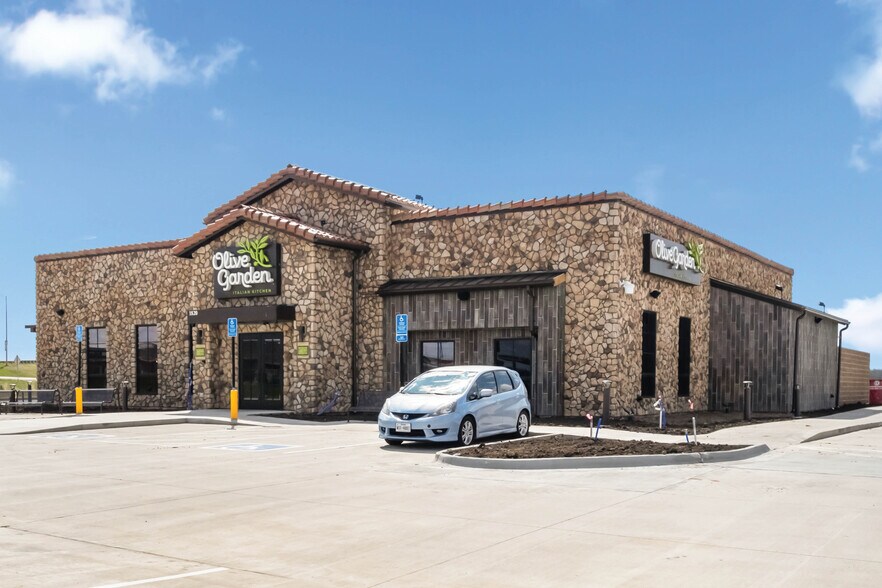 More Photos Of 1820 SE 16th St, Ames General Retail For Sale