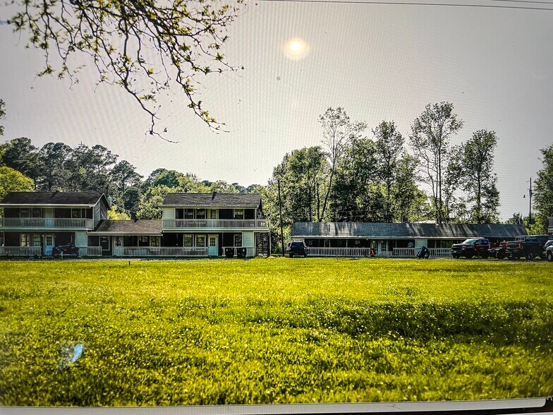 Primary Photo Of 505 Bub Hayner Rd, Karnack Apartments For Sale