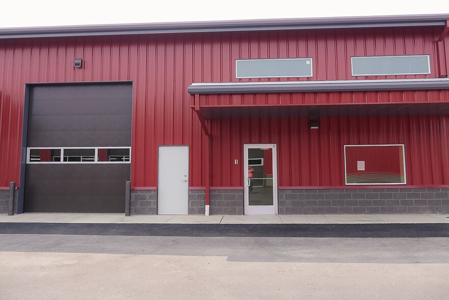 More Photos Of 4620 SW 23rd St, Redmond Warehouse For Lease