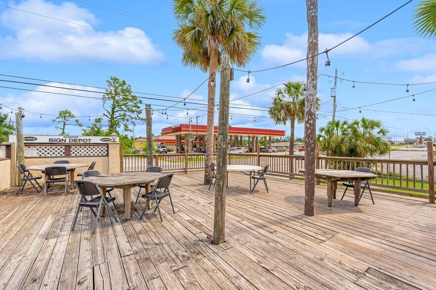 More Photos Of 1623 W 15th St, Panama City Bar For Sale