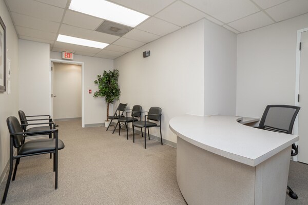 More Photos Of 2411-2413 Executive Plaza Rd, Pensacola Medical For Lease