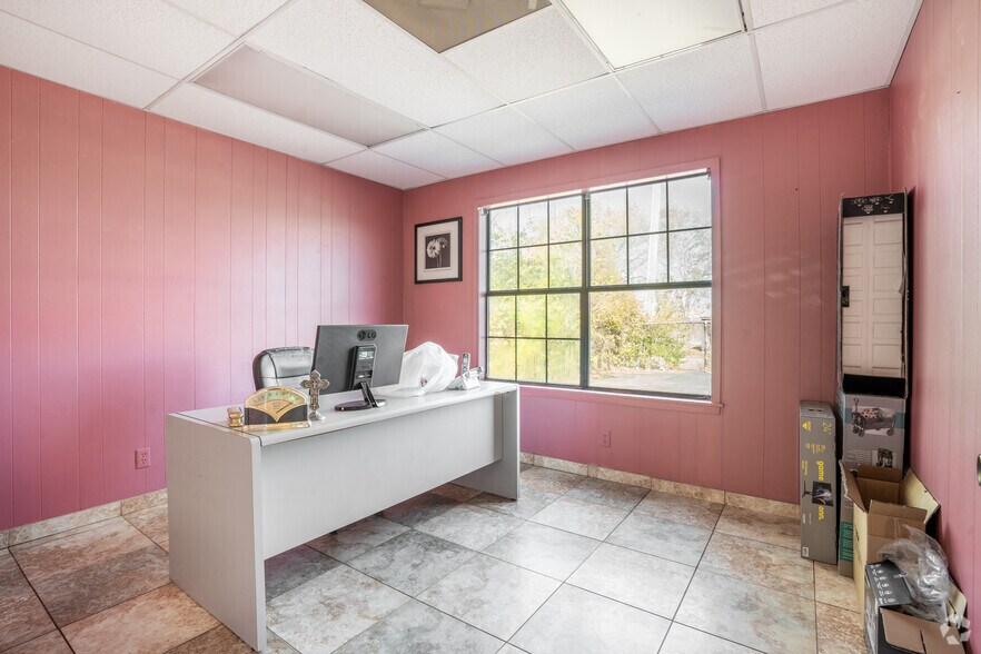 More Photos Of 2606 Shaver St, Pasadena Auto Dealership For Lease