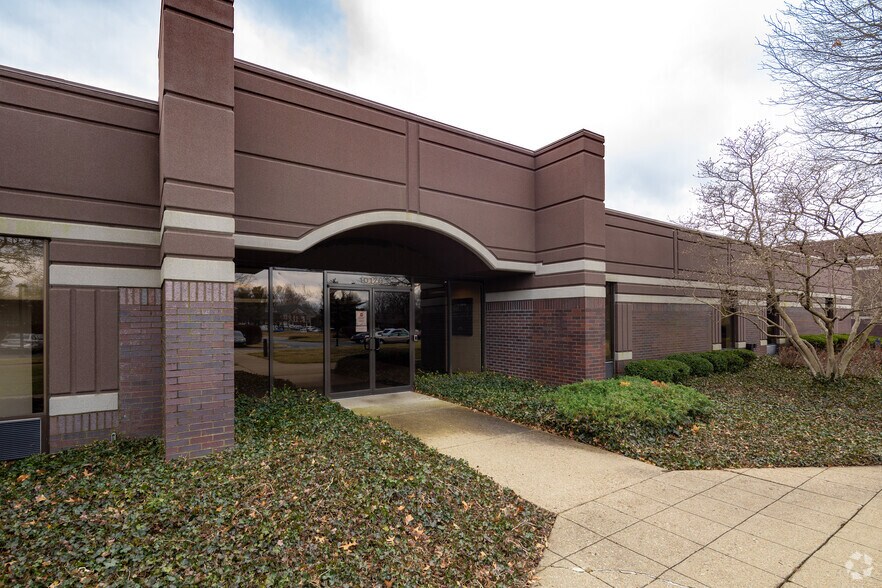 More Photos Of 10170 Linn Station Rd, Louisville Unknown For Lease