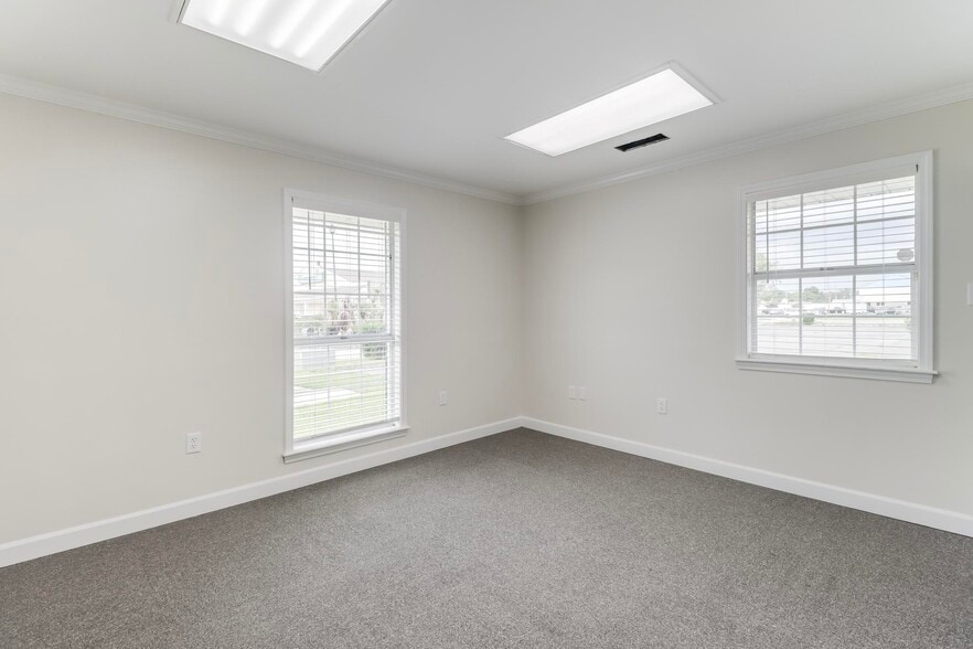 More Photos Of 831 Highway 90, Bay Saint Louis Office For Sale