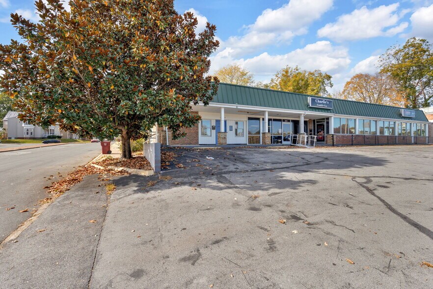 More Photos Of 401 Elm St, Johnson City Freestanding For Sale