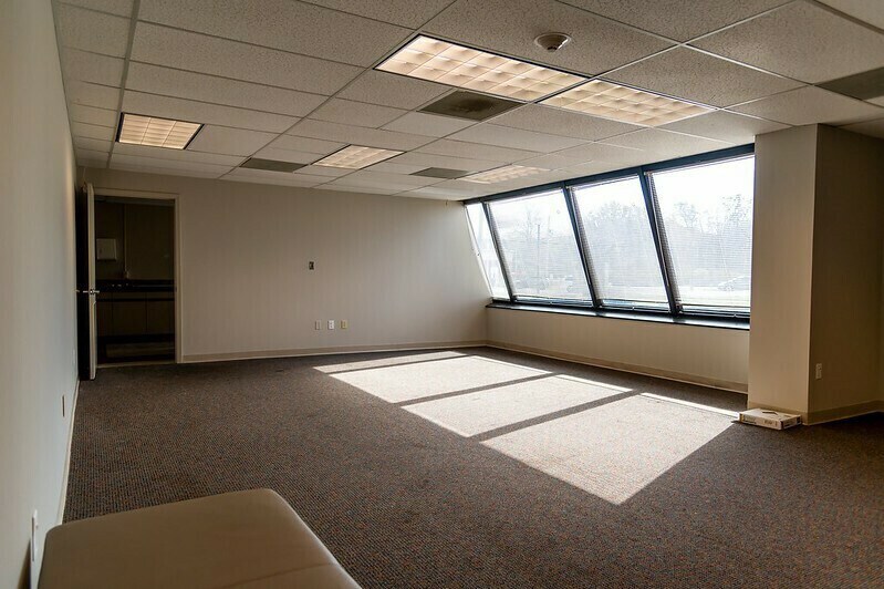 More Photos Of 13975 Manchester Rd, Manchester Medical For Lease