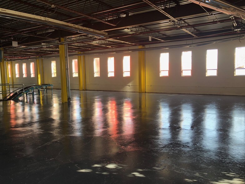 More Photos Of 144 E Kingsbridge Rd, Mount Vernon Warehouse For Sale